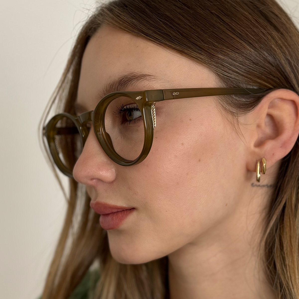 HOLBOX - Milky Brown Lens Smoke Gradient