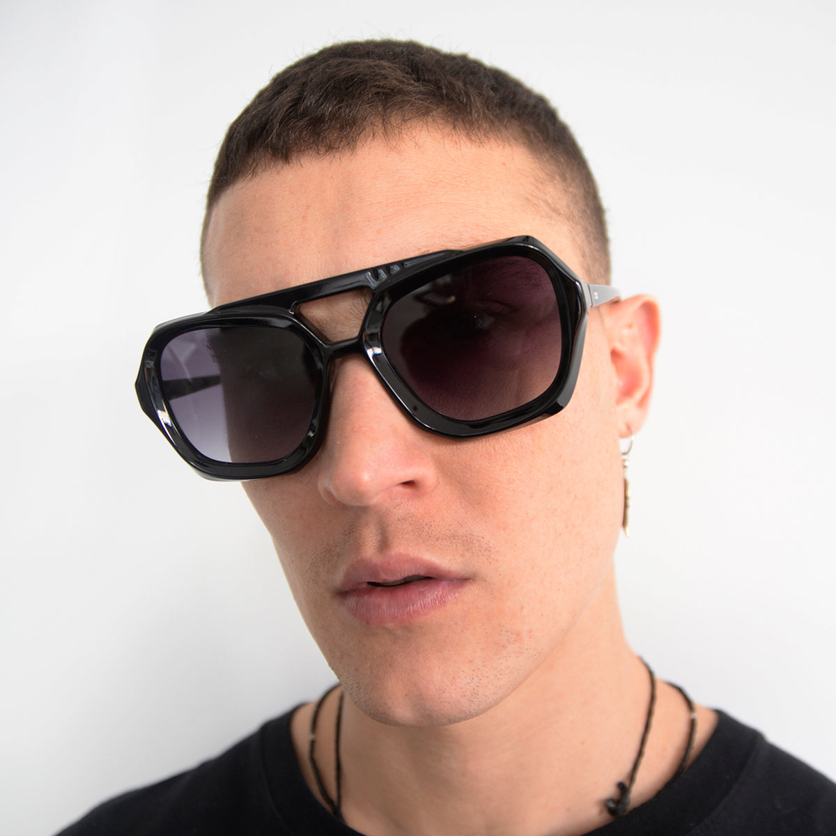 Tiger - Black Shiny - Grey Gradient Lens