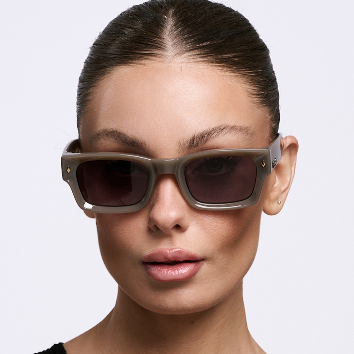 Admiration - Milky Brown - Gray Gradient Lens