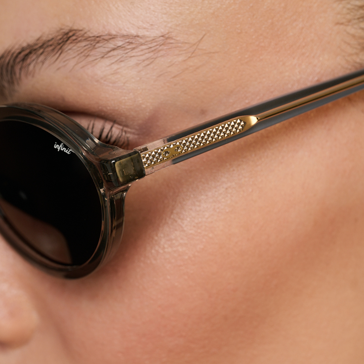 Fokus - Light Gray - Gray Lens