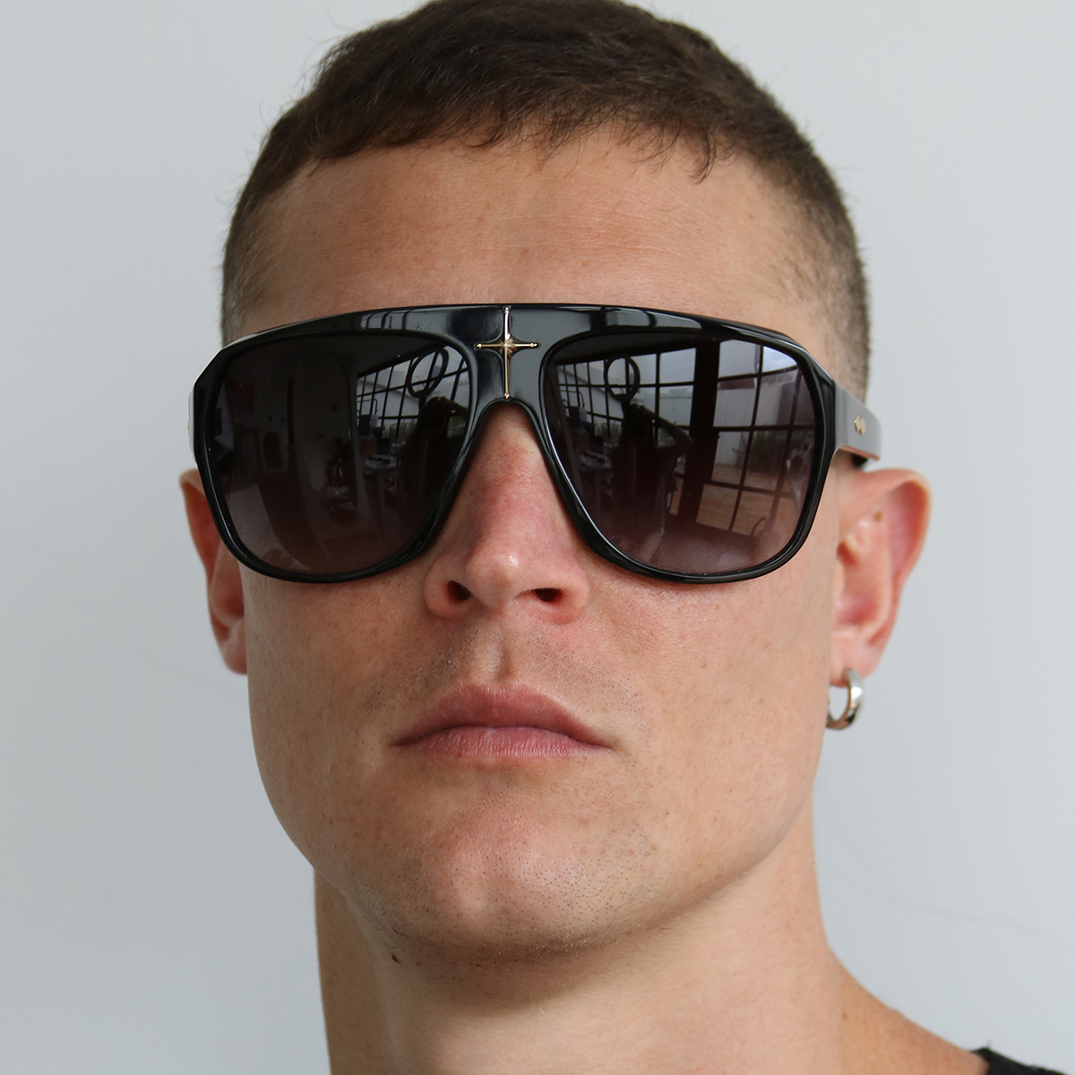 CRUZ - BLACK SHINY SMOKE GRADIENT - Detail view - INFINIT Eyewear