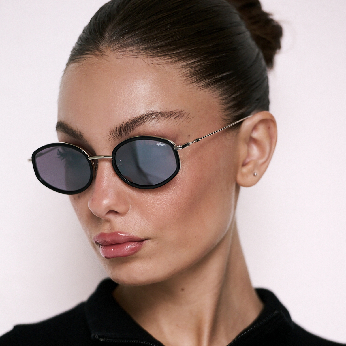 Kate - Black Lens