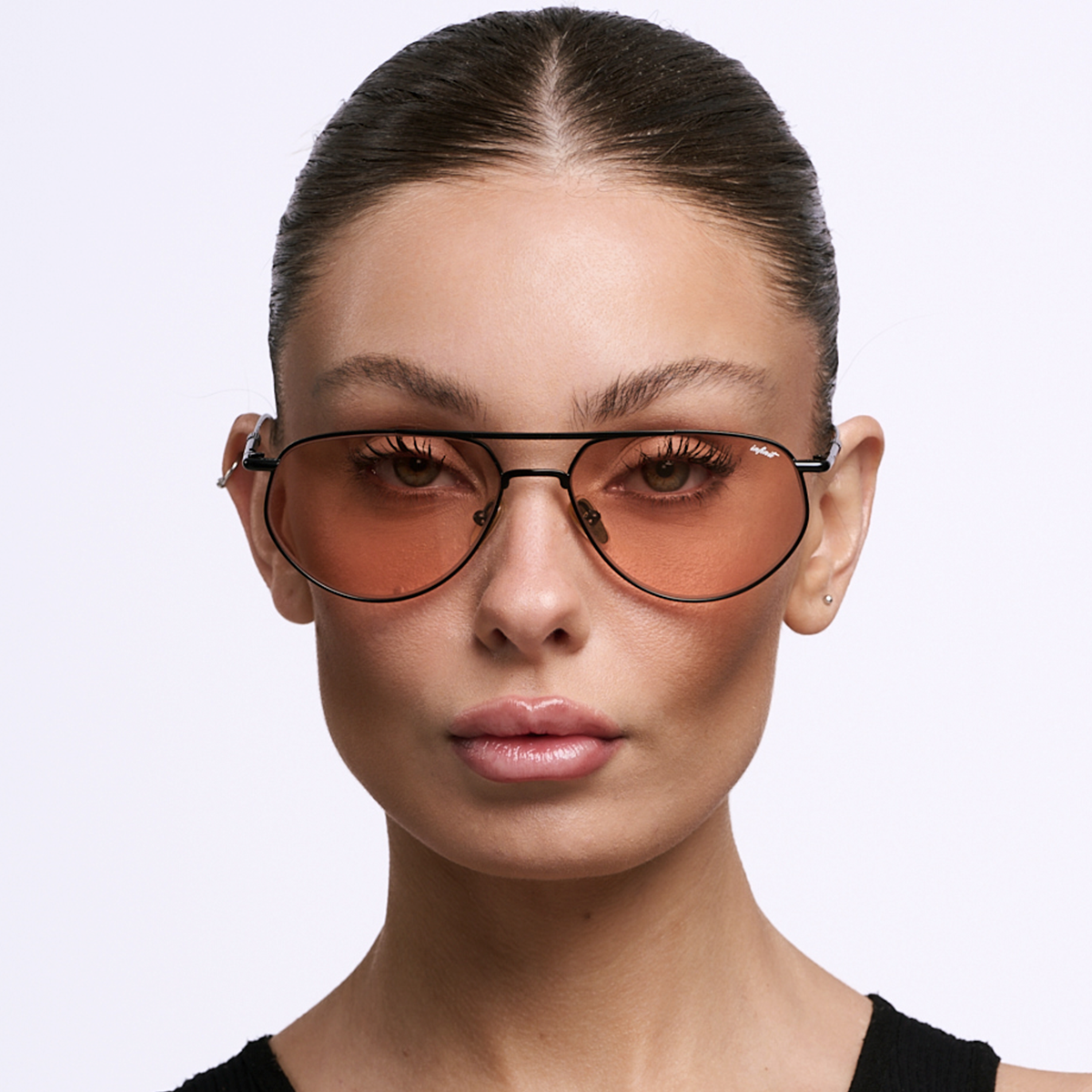 Petra - Black - Coral Lens