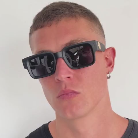Exclamation Black Matt Uroboro Grey Lens
